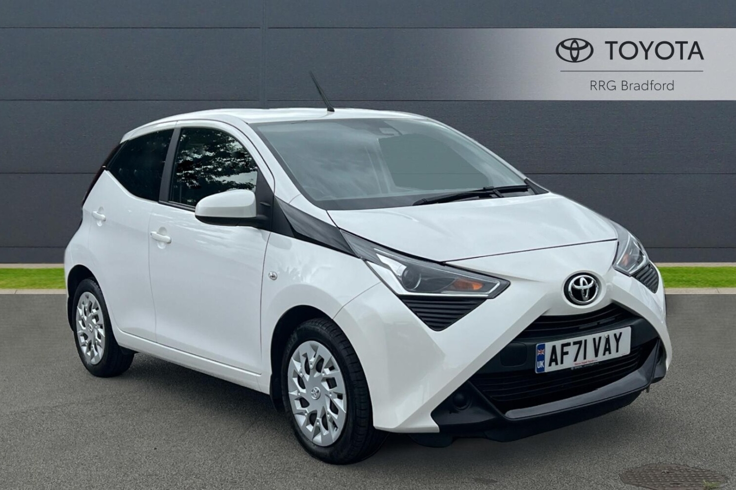 Used Toyota AYGO 1.0 VVT-i x-play Euro 6 (s/s) 5dr
