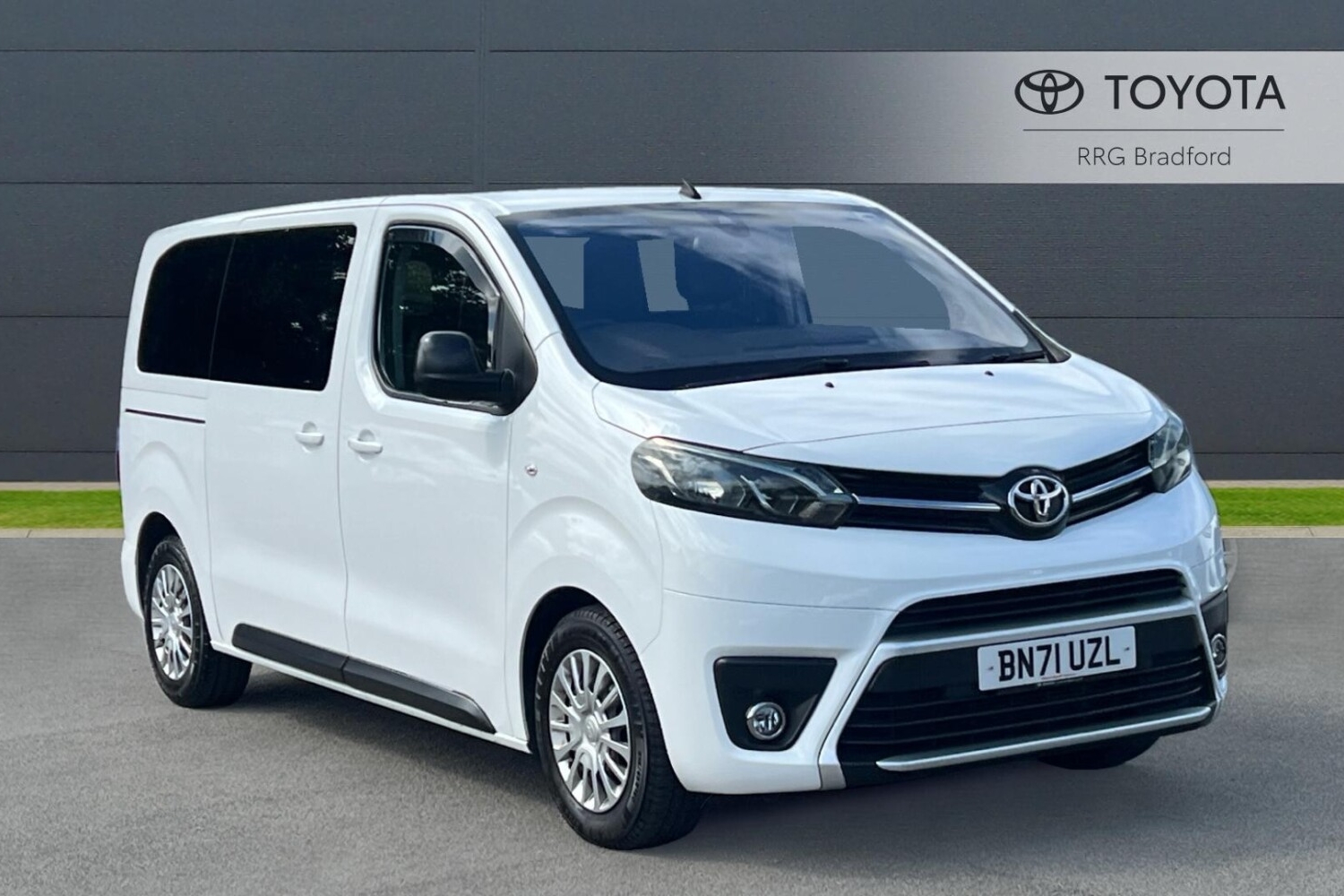 Used Toyota Proace Verso 1.5D Shuttle Medium MPV MWB Euro 6 (s/s) 5dr (9 Seat)