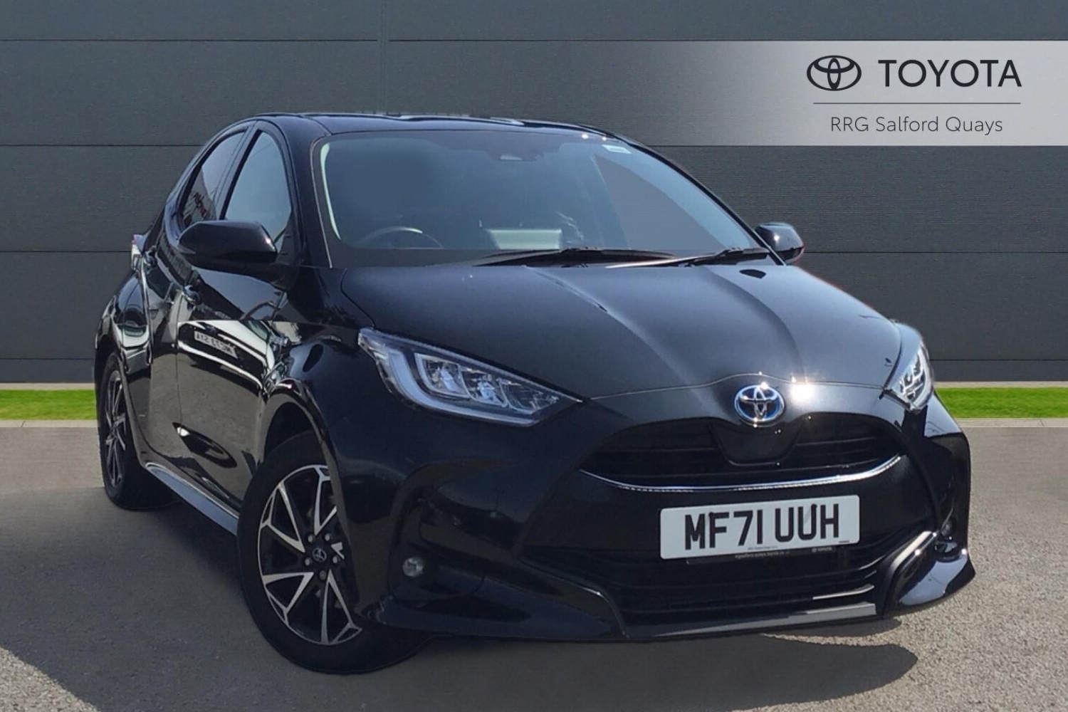 Used Toyota Yaris 1.5 VVT-h Design E-CVT Euro 6 (s/s) 5dr