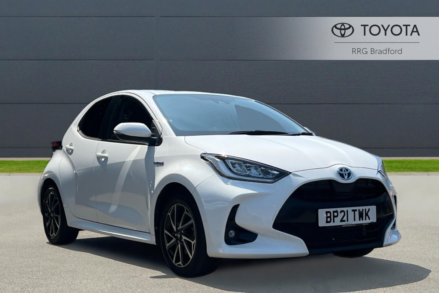 Used Toyota Yaris 1.5 VVT-h Design E-CVT Euro 6 (s/s) 5dr