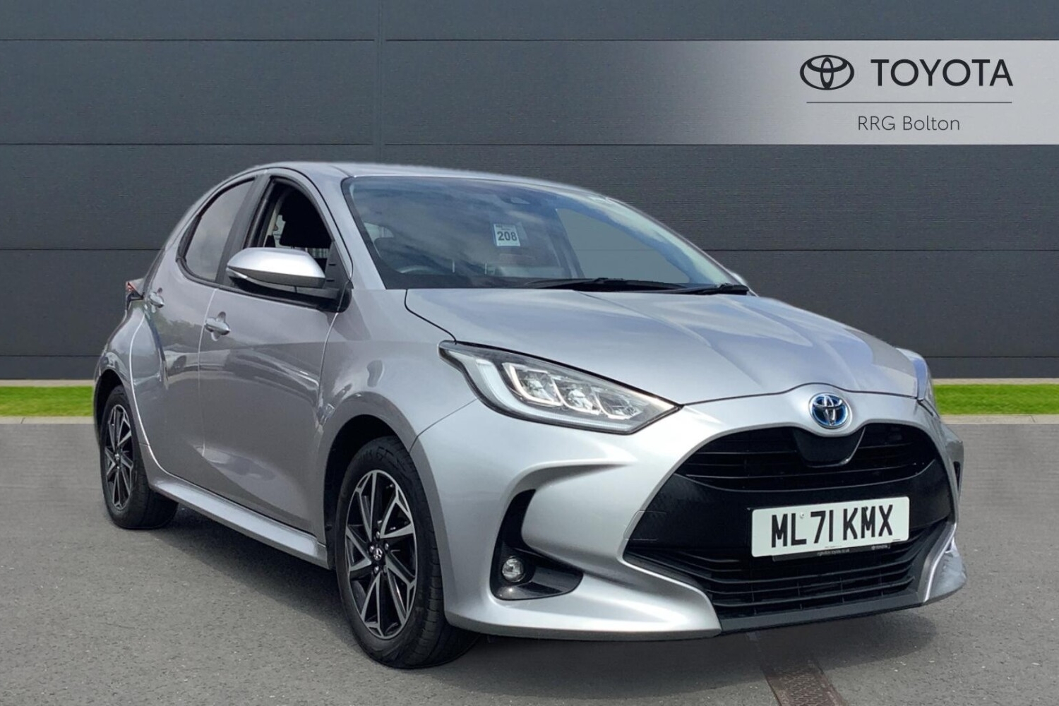 Used Toyota Yaris 1.5 VVT-h Design E-CVT Euro 6 (s/s) 5dr