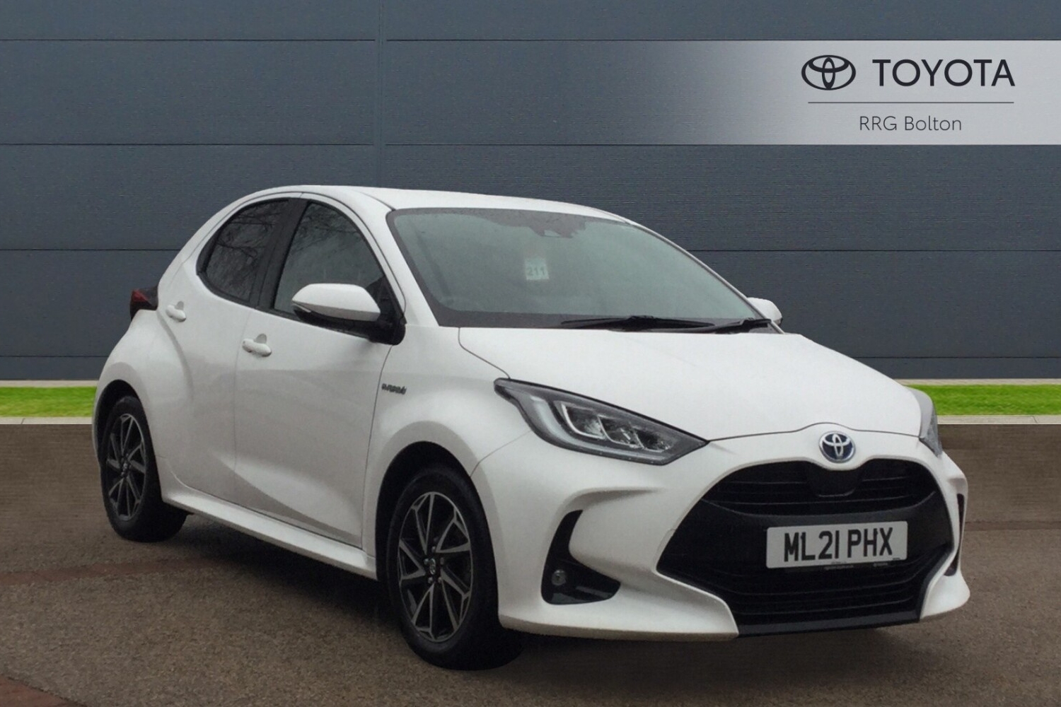 Used Toyota Yaris 1.5 VVT-h Design E-CVT Euro 6 (s/s) 5dr