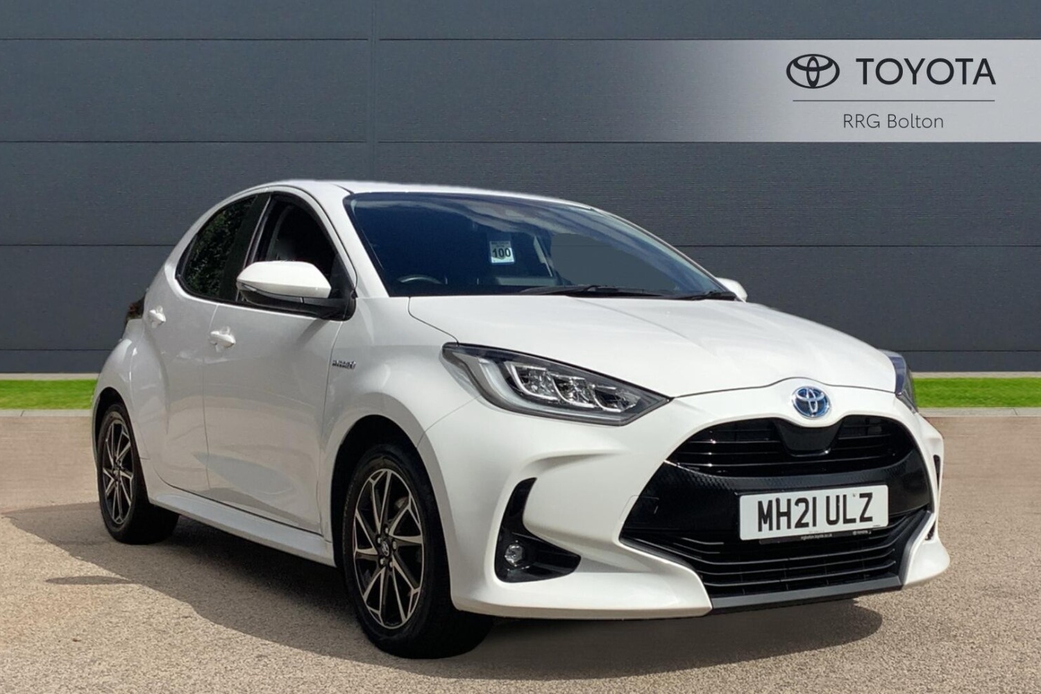 Used Toyota Yaris 1.5 VVT-h Design E-CVT Euro 6 (s/s) 5dr