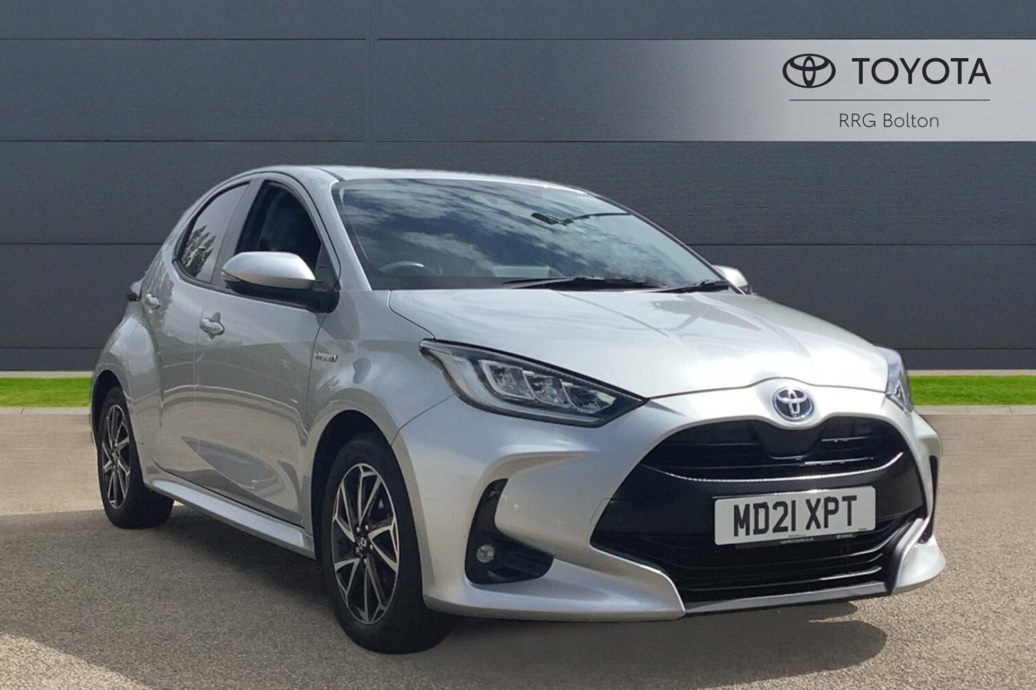 Used Toyota Yaris 1.5 VVT-h Design E-CVT Euro 6 (s/s) 5dr
