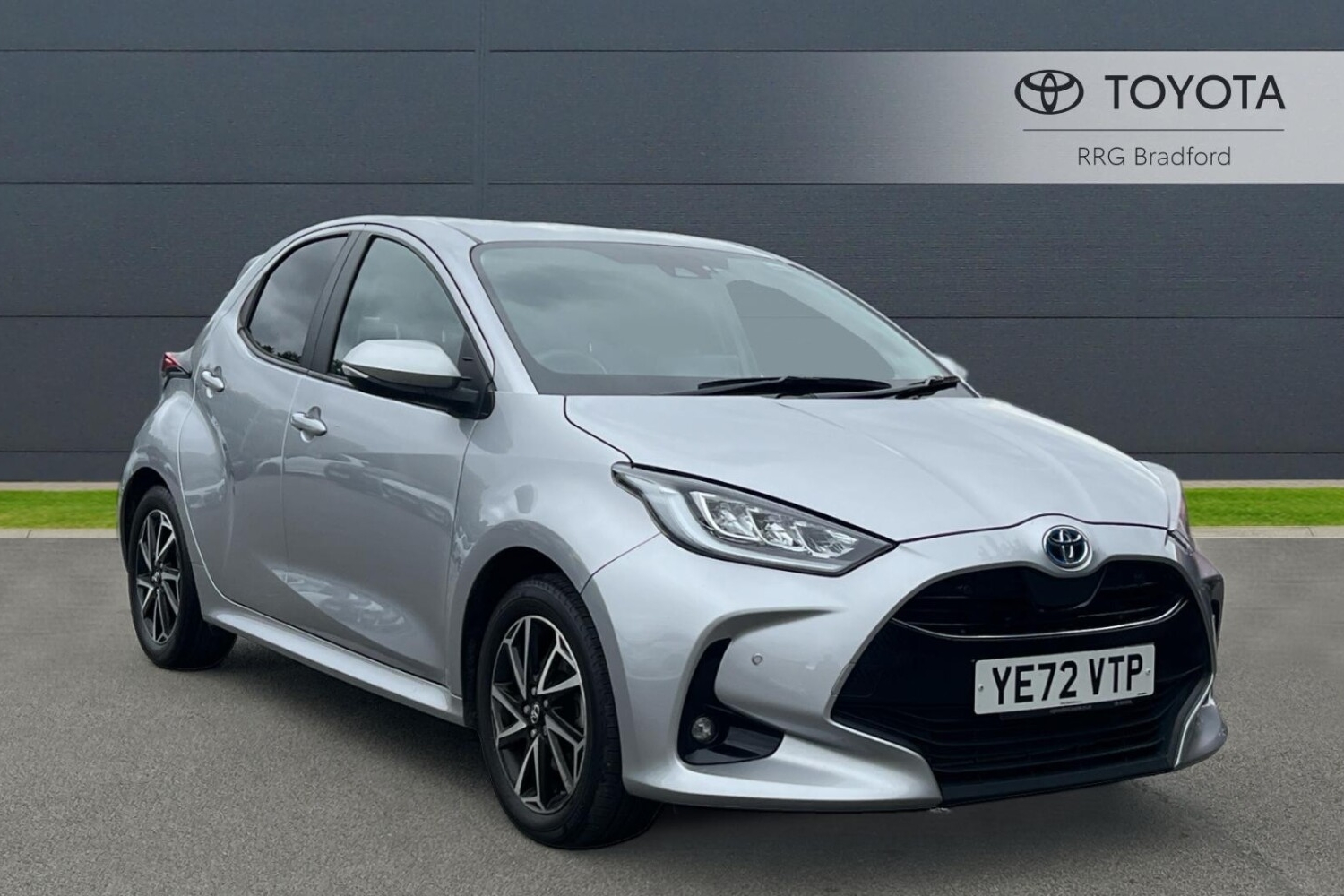Used Toyota Yaris 1.5 VVT-h Design E-CVT Euro 6 (s/s) 5dr
