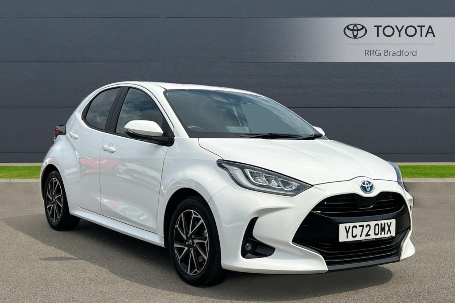 Used Toyota Yaris 1.5 VVT-h Design E-CVT Euro 6 (s/s) 5dr