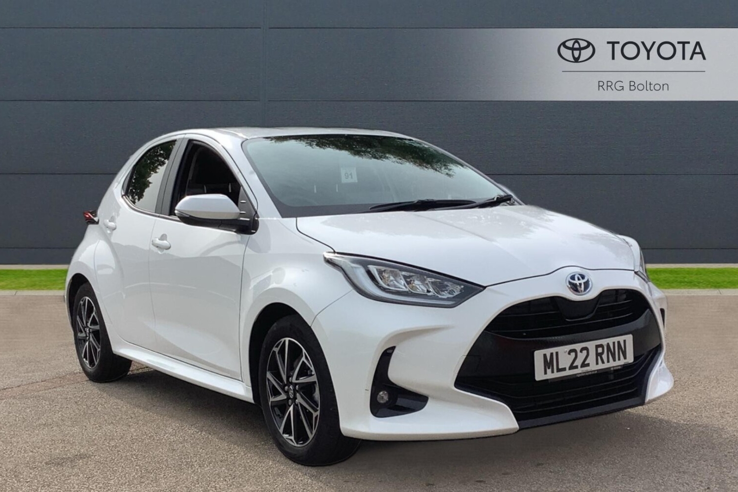 Used Toyota Yaris 1.5 VVT-h Design E-CVT Euro 6 (s/s) 5dr