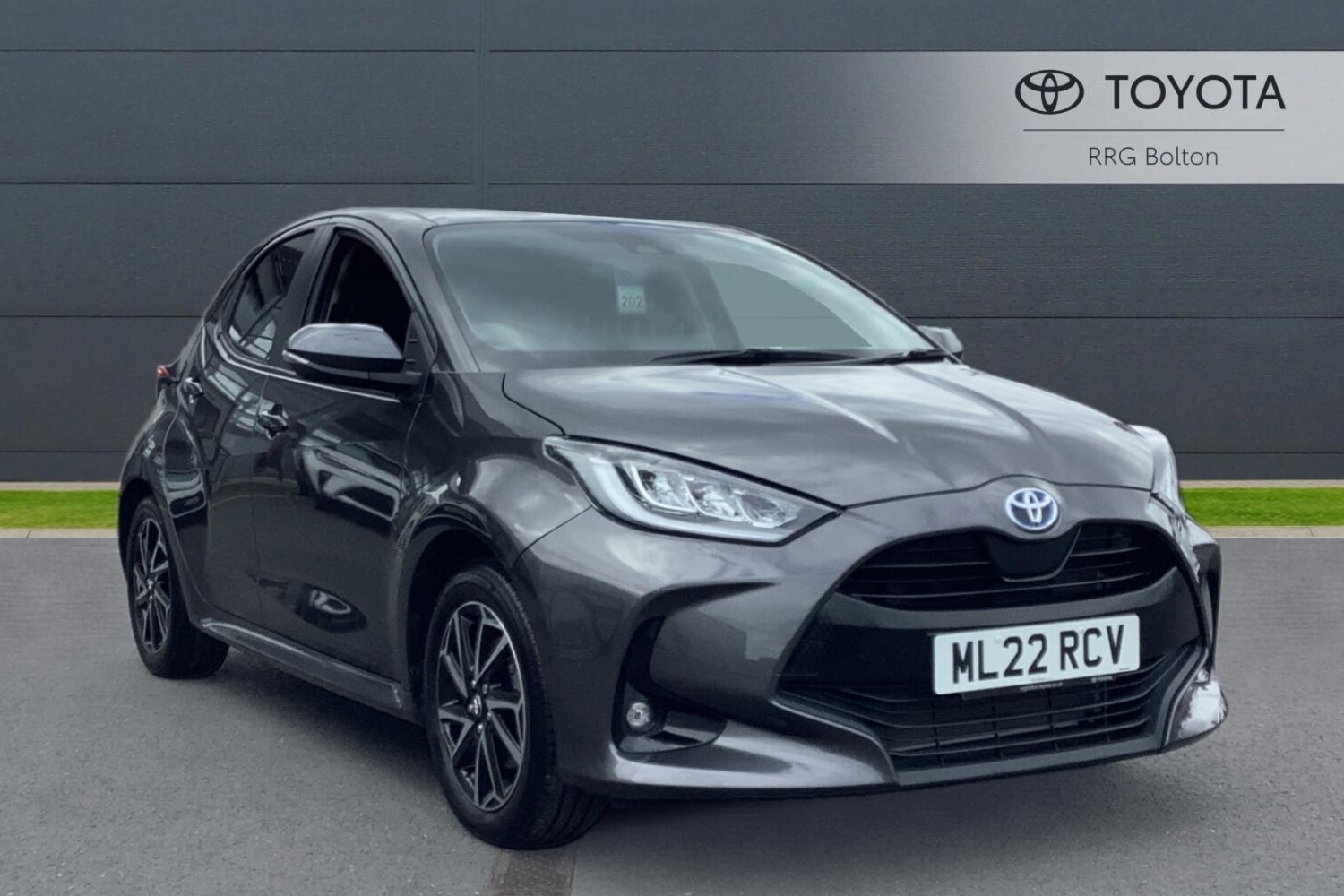 Used Toyota Yaris 1.5 VVT-h Design E-CVT Euro 6 (s/s) 5dr