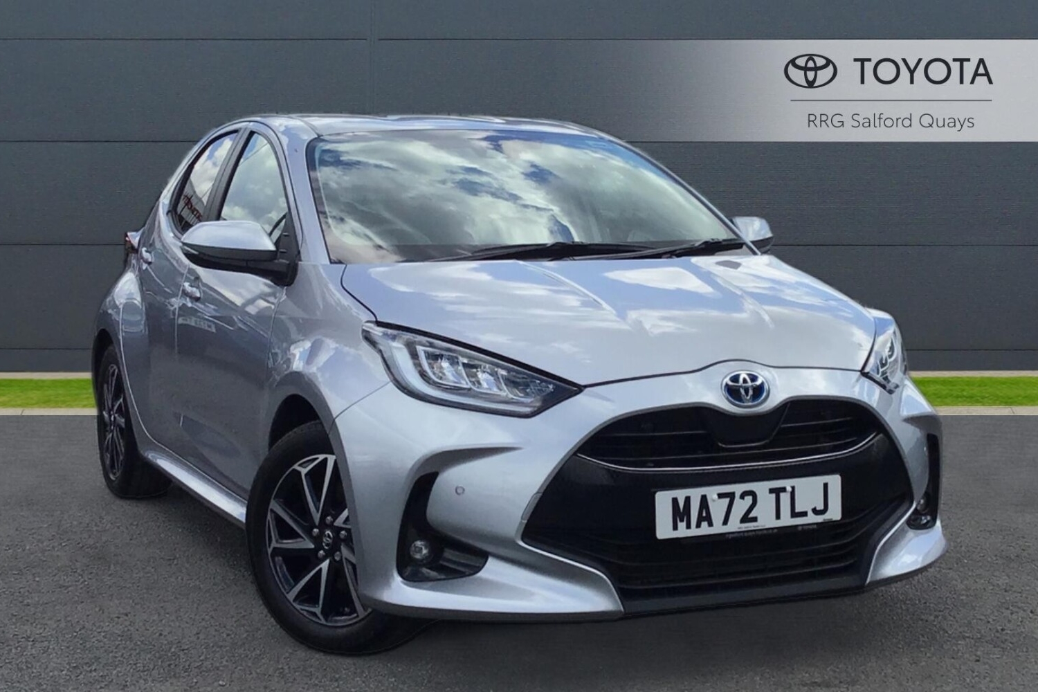 Used Toyota Yaris 1.5 VVT-h Design E-CVT Euro 6 (s/s) 5dr