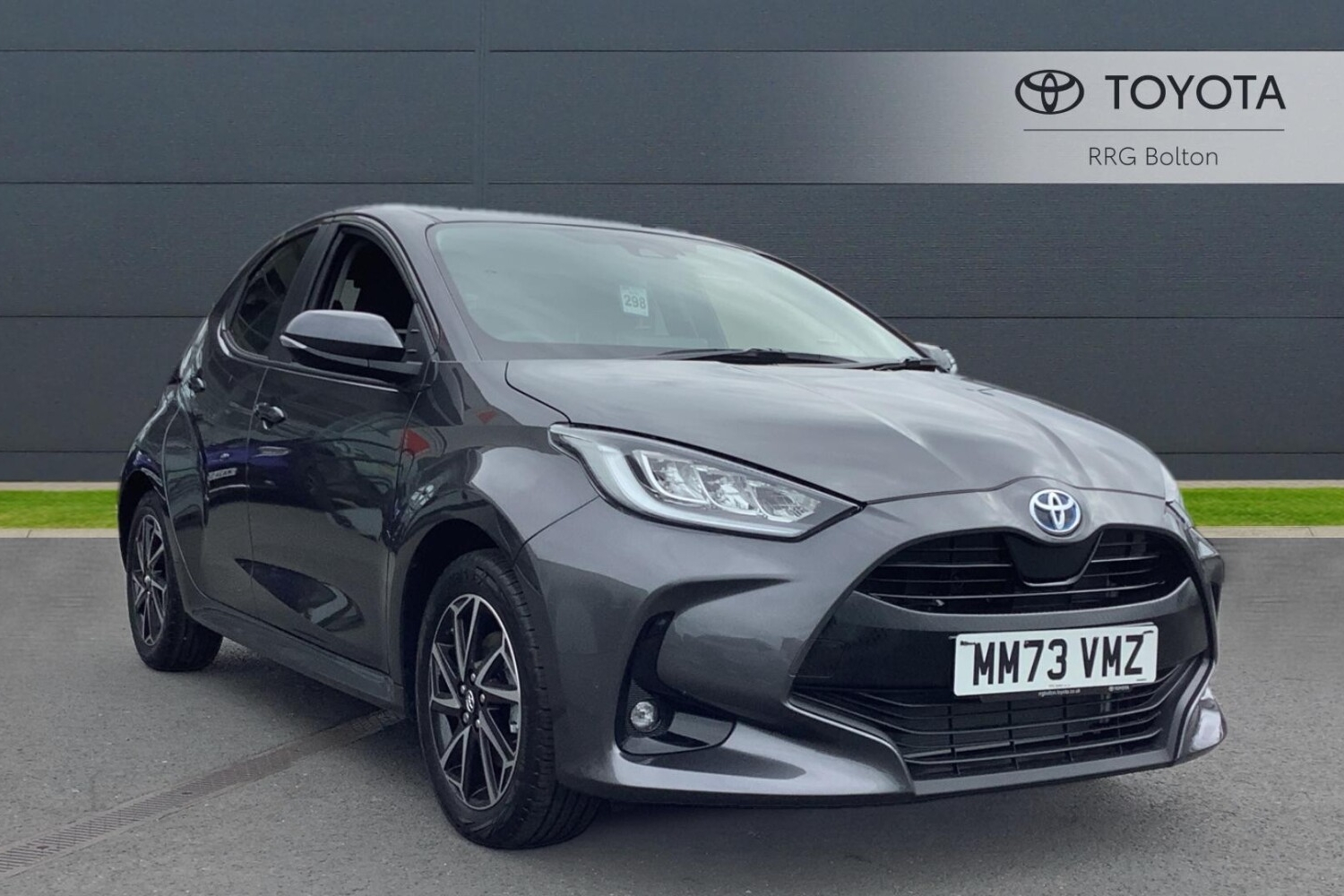Used Toyota Yaris 1.5 VVT-h Design E-CVT Euro 6 (s/s) 5dr