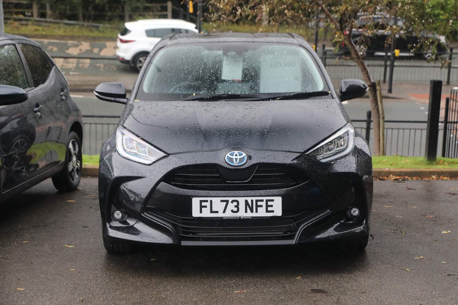 Used Toyota Yaris 1.5 VVT-h Design E-CVT Euro 6 (s/s) 5dr