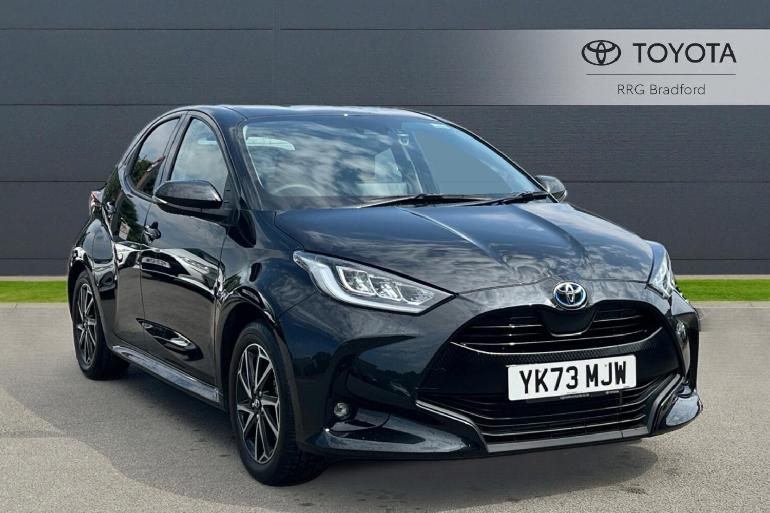Used Toyota Yaris 1.5 VVT-h Design E-CVT Euro 6 (s/s) 5dr